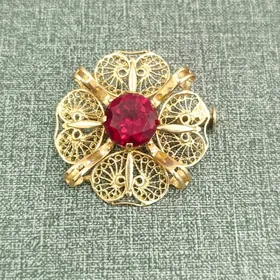 gyzyl Yerewan broska