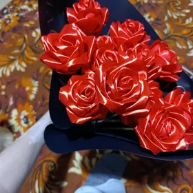 Букеты роз  из атласных лент
