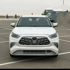 Toyota Highlander 2021