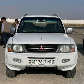 Mitsubishi Pajero 2002
