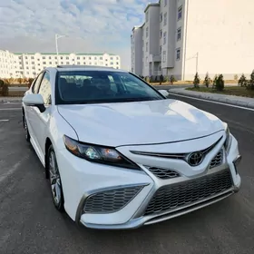 Toyota Camry 2021