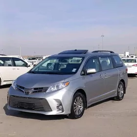 Toyota Sienna 2019