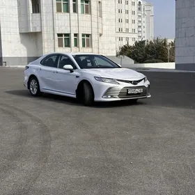 Toyota Camry 2021