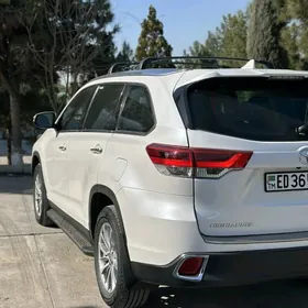 Toyota Highlander 2019