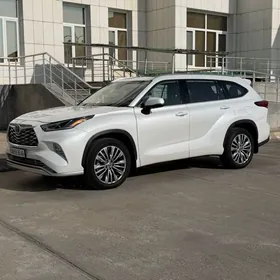 Toyota Highlander Hybrid 2022