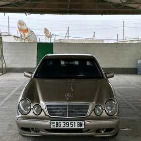 Mercedes-Benz E320 2000
