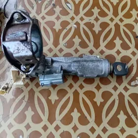 Замок зажиганий Лексус.