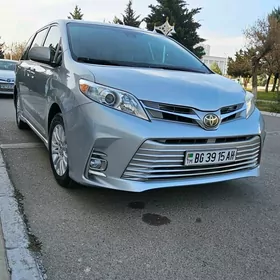 Toyota Sienna 2019