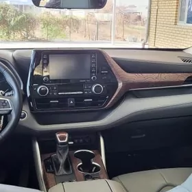 Toyota Highlander 2021