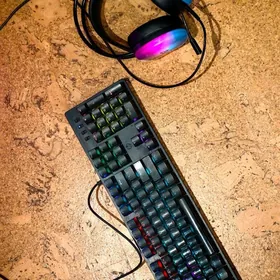 Клавиатура и наушники