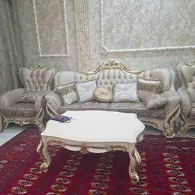 Diwan troyka, krowat