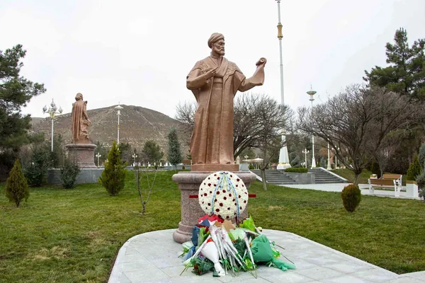 Aşgabatda Alyşir Nowaýynyň doglan gününiň 585 ýyllygy bellenildi