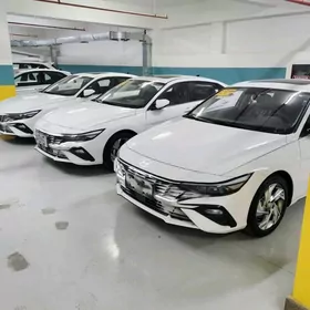 Hyundai Elantra 2025