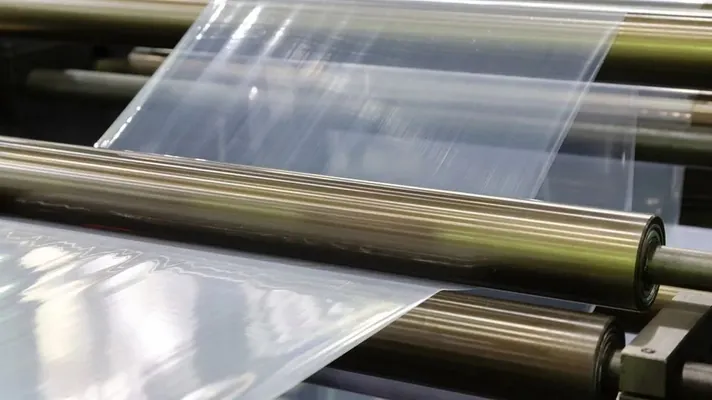 Azyk önümleriniň ýaramlylyk möhletini uzaldýan plýonka oýlanyp tapyldy