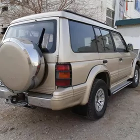 Mitsubishi Pajero 1993