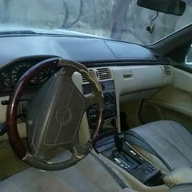 Mercedes-Benz 230E 1996