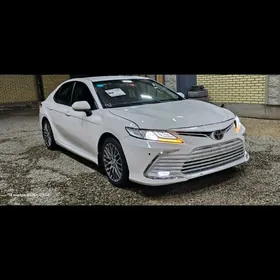 Toyota Camry 2021