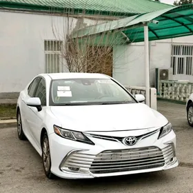 Toyota Camry 2021