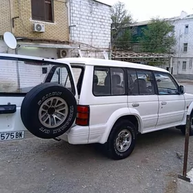 Mitsubishi Pajero 1992