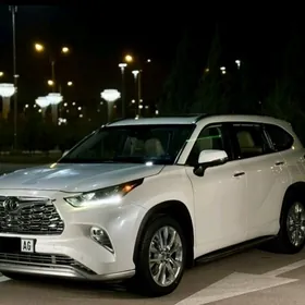 Toyota Highlander 2022