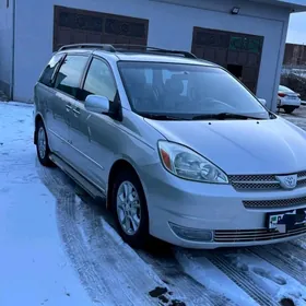 Toyota Sienna 2004
