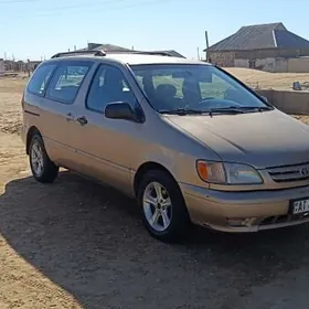 Toyota Sienna 2001