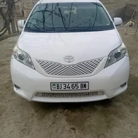 Toyota Sienna 2011