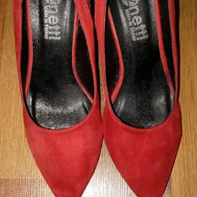Продаю женские туфли