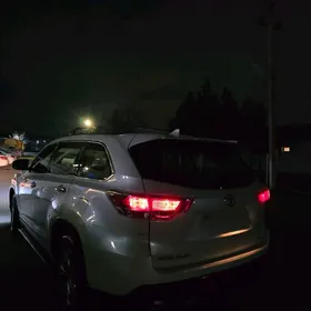 Toyota Highlander 2016