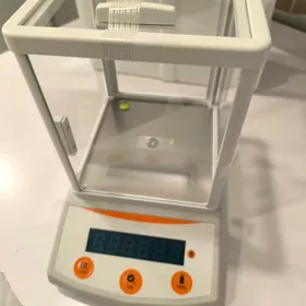 весы аналитический. terezi