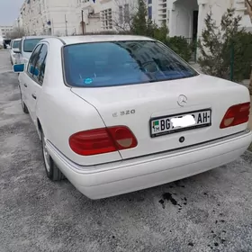 Mercedes-Benz E320 1996