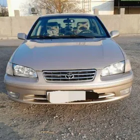 Toyota Camry 2000