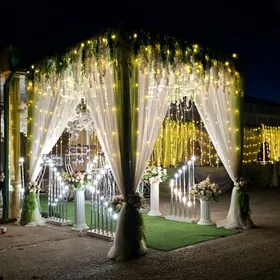 satlyk bezeg gul arkalar sahna