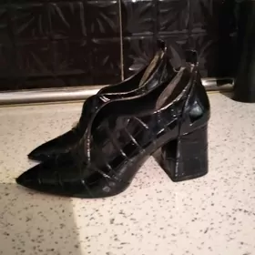 Женская обувь