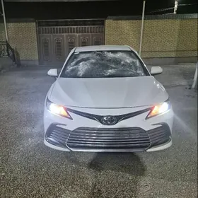 Toyota Camry 2021