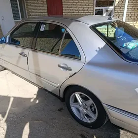 Mercedes-Benz E320 1996