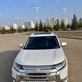 Mitsubishi Outlander 2022