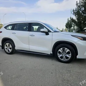 Toyota Highlander 2021