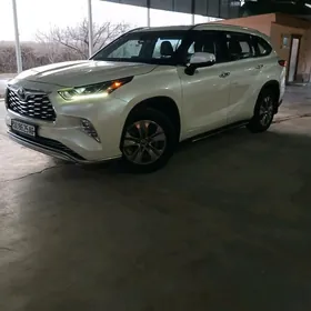 Toyota Highlander 2022