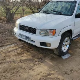 Nissan Pathfinder 2000