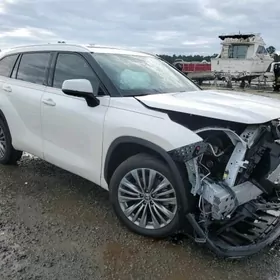 Toyota Highlander 2021