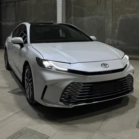 Toyota Camry 2025