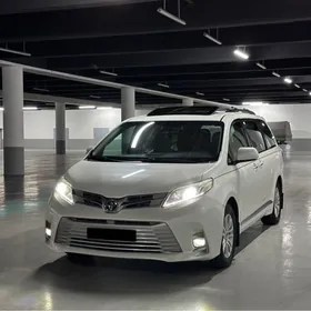 Toyota Sienna 2017