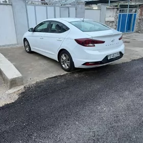 Hyundai Elantra 2019