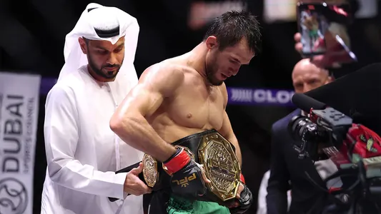 Усман Нурмагомедов задушил Алфи Дэвиса и защитил титул чемпиона PFL