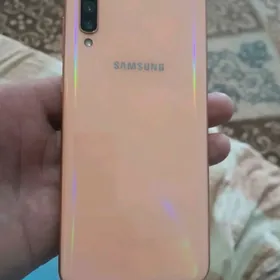 SAMSUNG A50