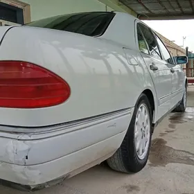 Mercedes-Benz E320 1997