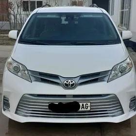Toyota Sienna 2018