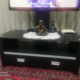 Телевизор с подставкой