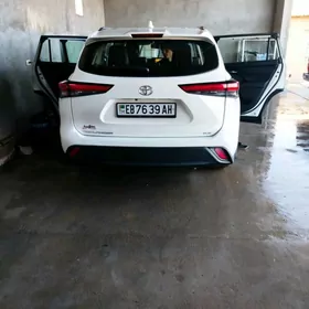 Toyota Highlander 2021